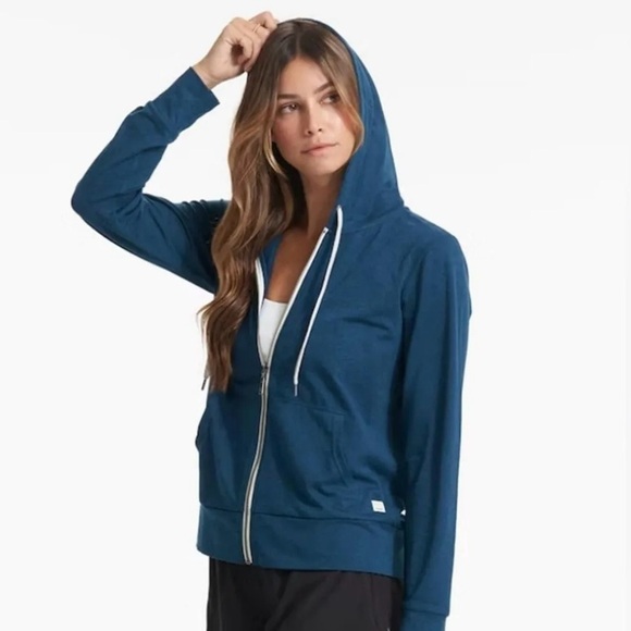 Vuori Tops - Vuori Women's Halo Performance Hoodie
Medium